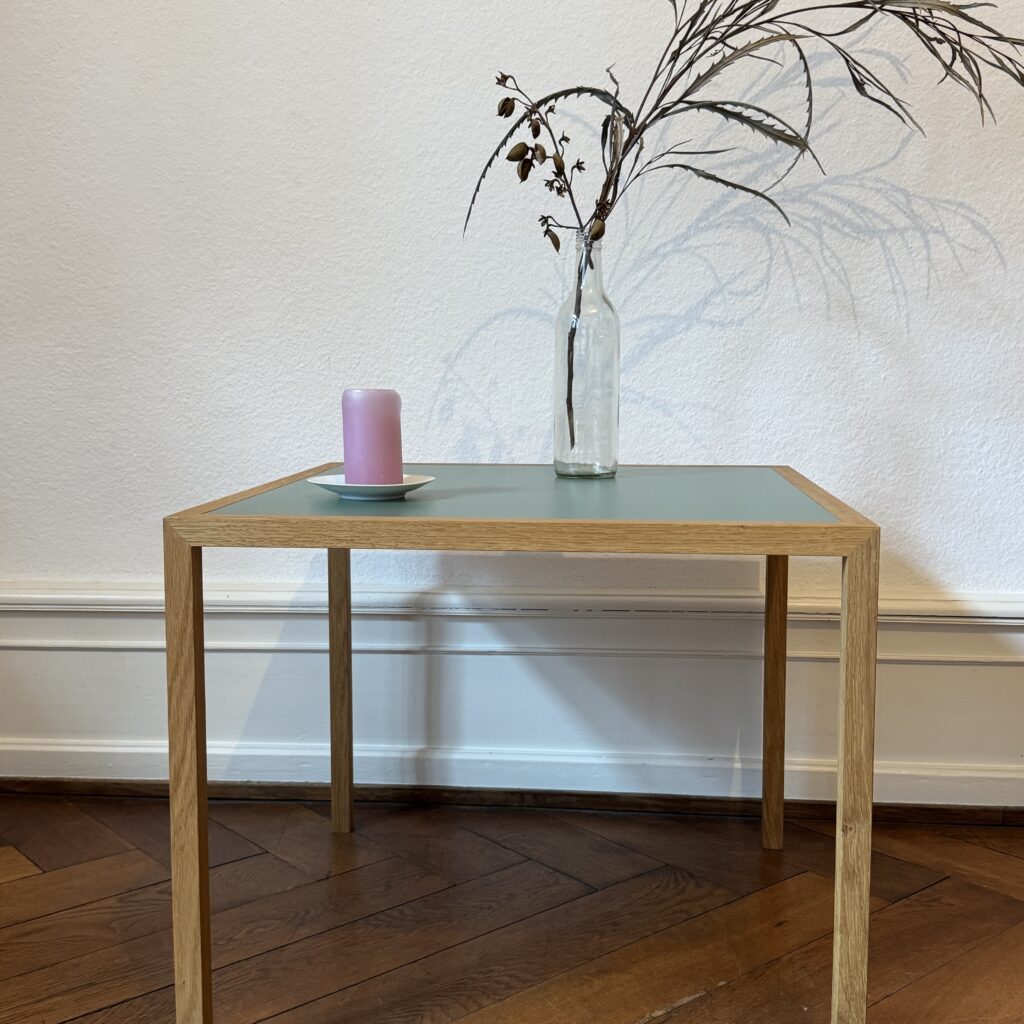 Couchtisch aus Eiche und HPL